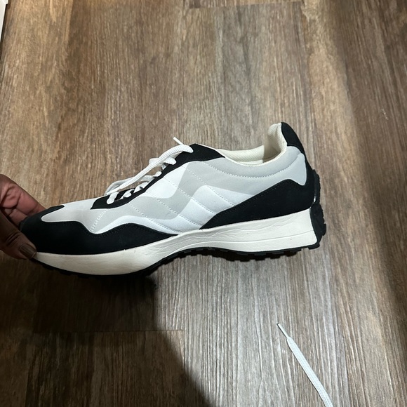 Steve Madden Stylish Black and White Men's Sneakers - Picture 7 of 7